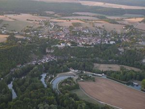 Chatel-Censoir s'approche de nous, ou est-ce l'inverse ? (photos de Christophe)