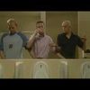 Trois hommes aux toilettes