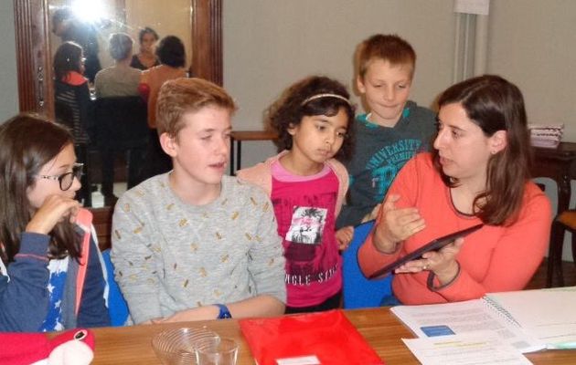 Les enfants de l'ACE présentent leur manifeste pour un meilleur à-venir au Pape François