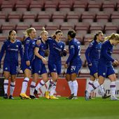 Le club de football féminin de Chelsea ajuste ses entraînements aux règles des joueuses - Elle