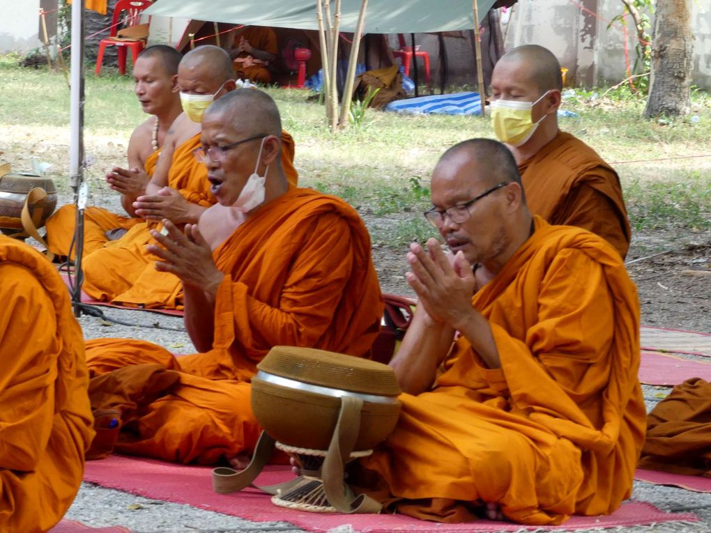 Visages de Thaïlande (23-18) - Vu au temple (23-08)