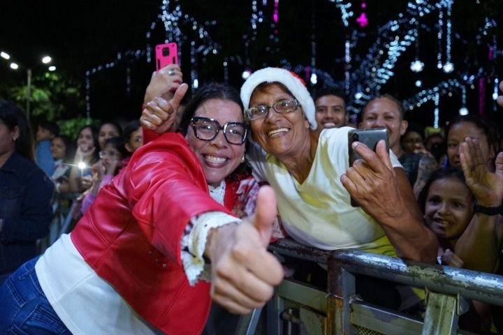 Más de 8 mil personas cantaron y bailaron con Billo´s en el encendido del Samán de la Navidad de Naguanagua