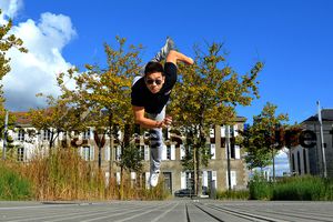 La Roche-sur-Yon. Fong, le danseur qui survole le bitume. 