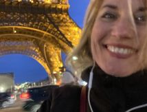 Discover Paris through the eyes of Veronica : Eiffel Tower by night 