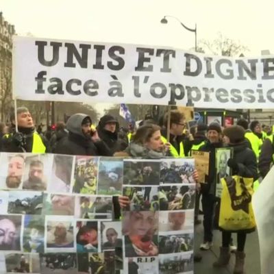 Les «gilets jaunes» unis autour de leurs blessés