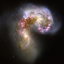Formazione stellare e superammassi di stelle nelle Galassie Antenne
