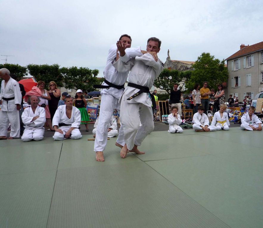 le Team ju jutsu, les fidèles de la section jujitsu traditionnel de Roger Cadière au Judo Sport Rochelais