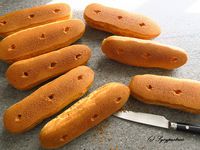 Percez les éclairs et garnir de crème puis place au glaçage....