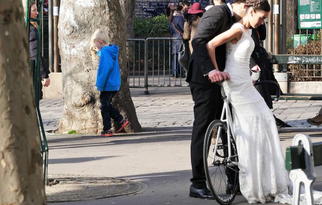 Saint Valentin. Place des Abbesses.