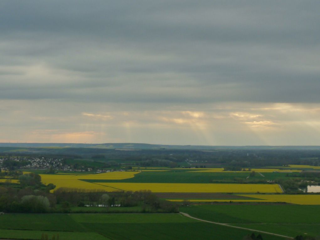 Avec de tels nuages, le soleil a beau jouer des coudes, il ne parviendra pas à s'y faire une place.