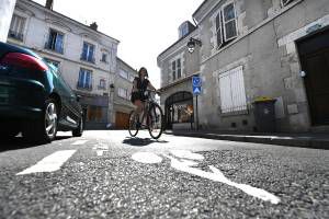 Les double-sens cyclables et les zones30 km/h  sont généralisés dans le centre ancien d'Orléans d'après la Rep.fr avec quelques nuances toutefois.