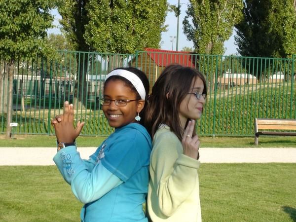 On d&eacute;couvre ici les &eacute;l&egrave;ves de la 6&egrave;me 2 du coll&egrave;ge Vaillant de Gennevilliers en train d'accomplir diff&eacute;rents travaux, accompagn&eacute;s de leurs professeurs.