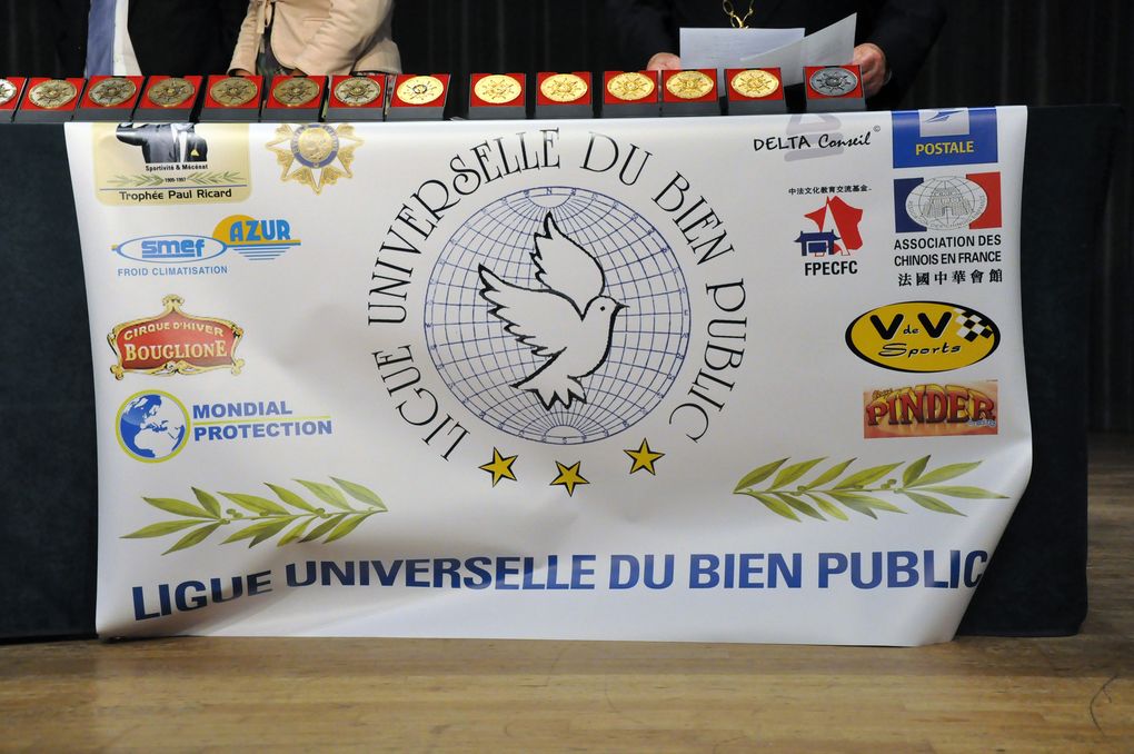DISTINCTIONS A LA MAIRIE DU 8e ARRONDISSEMENT DE PARIS