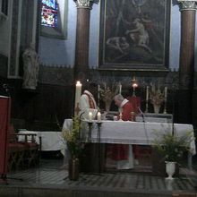 Une chorale africaine à la messe de la pentecôte 