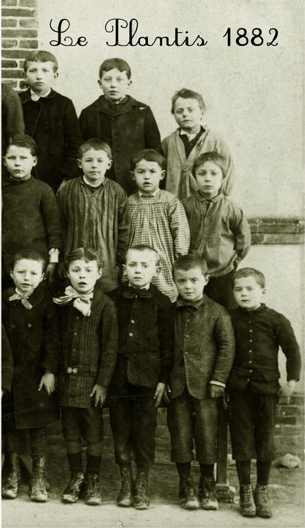 Eleves de l'ecole du Plantis en 1882.
L'instituteur devait s'appeler Mr LECROULANT Pierre