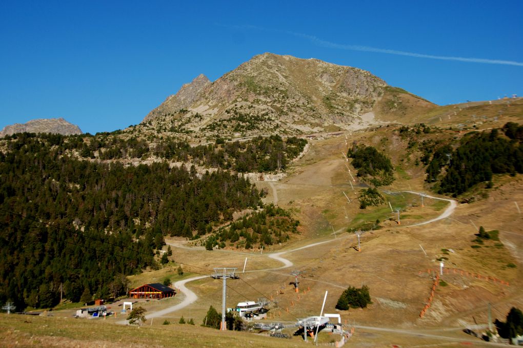 Etapes au Col Envalira 2408m ; Canillo ;  Ville Encamp ; Col Cortals 2083m ; Station Grau Roig ; Pas de la Case (escale )