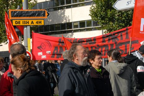 Manifestattion contre la réforme des retraites à Rouen sous la pluie et soleil. Un vrai temps de Normand..