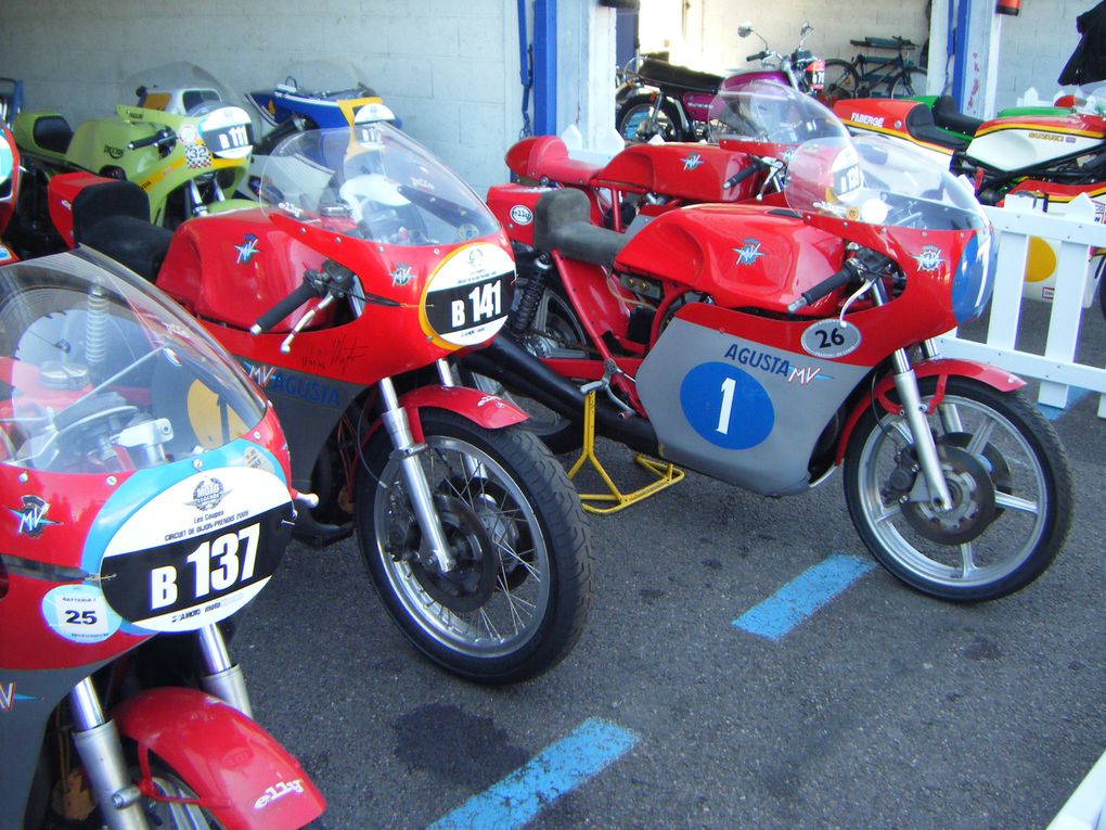 Les coupes moto légende ont eu lieu le week-end du 30 et 31 Mai 2009.
Voiçi 2 albums photo concernant un panache de motos de 1900 à 1990.QUE DU BONHEUR!
Félicitations à toute l'équipe de MOTO LEGENDE.Cliquez sur les 2 albums photos.VINCENTEAM