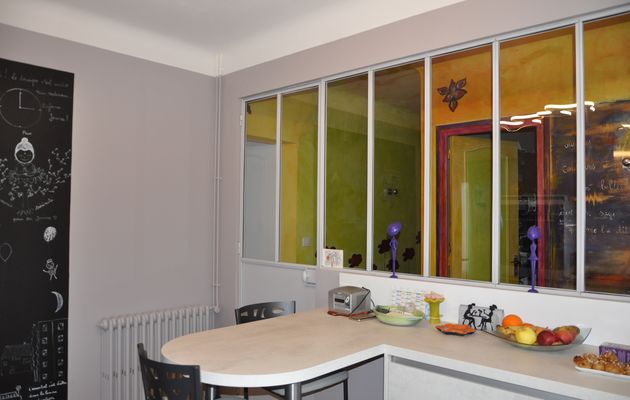 Création d'une verrière entre une entrée et une cuisine