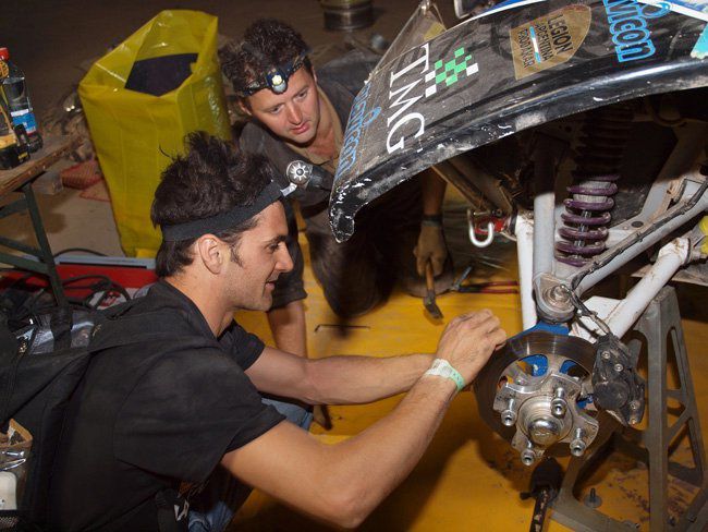 EMILIANO Y SU GRAN DESAFIO EN EL DAKAR, ARGENTINA- CHILE 2011. 
LO HIZO Y DIO LA VUELTA