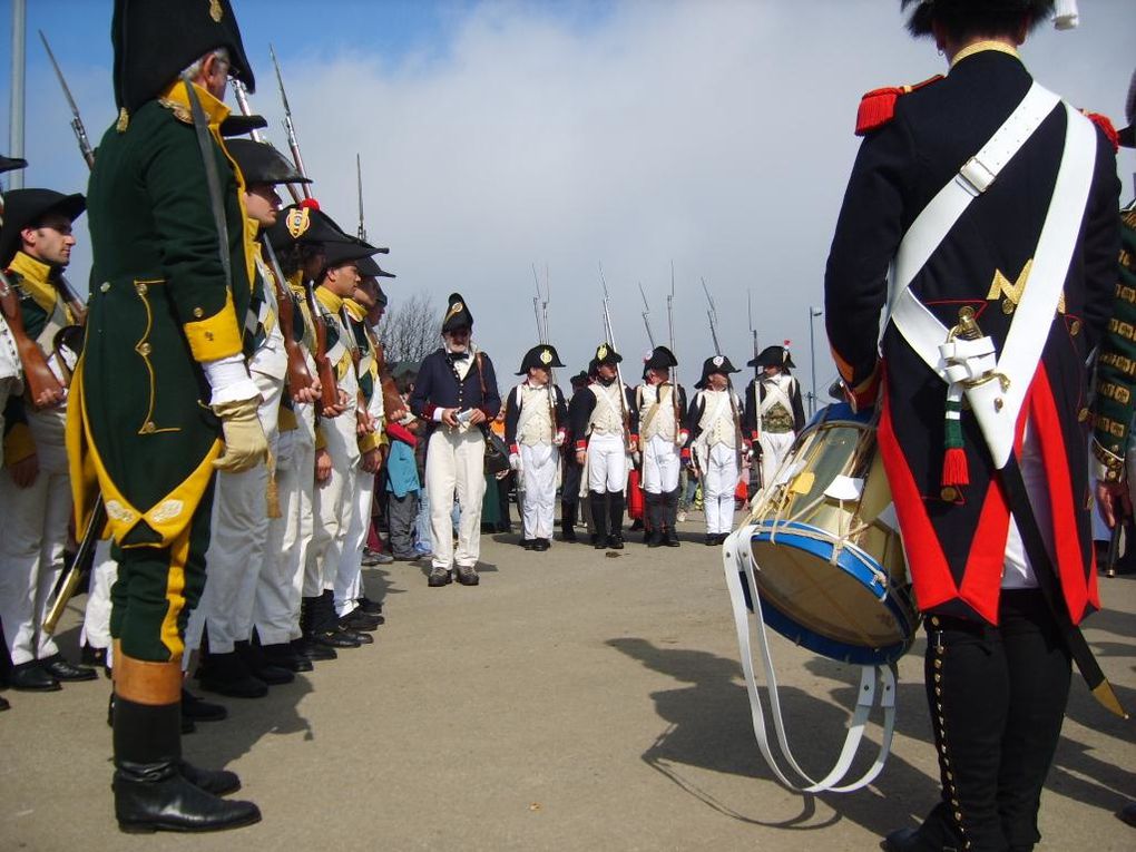 Reconstitution bataille du Mourtis

Ecoles du soldat : 
peloton et manœuvres des troupes, tir, recrutement des volontaires,…

Départ vers le champ d'honneur en défilé, bataille, victoire Française. Les troupes espagnoles se retirent avec 