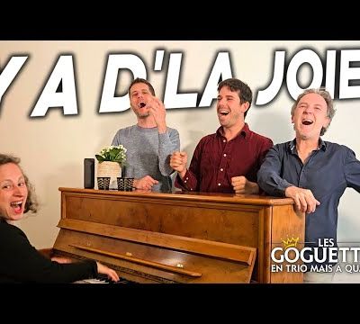 C'est dimanche  ;  c'est la fête des Pères.  Allez, on chante