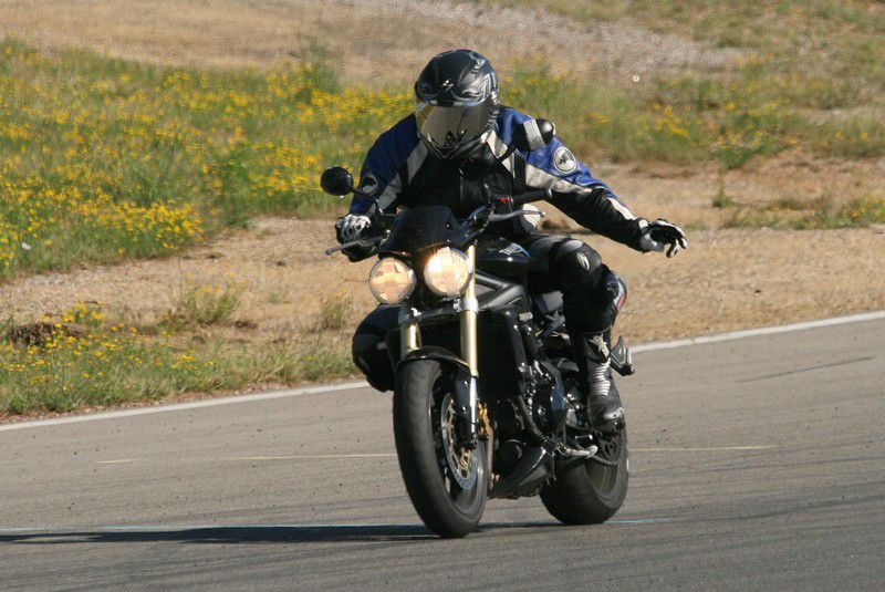 Le 19 juillet 2009, petite scéance de roulage moto au pôle mécanique d'Alès.