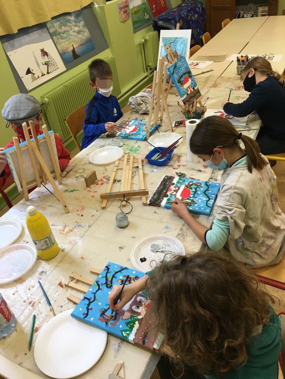 Les enfants préparent un tableau trop mignon pour Noël !