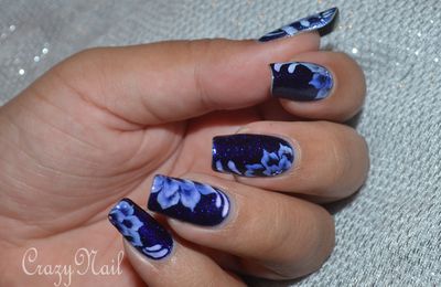 Nail Art Fleurs dans le bleu lagoon