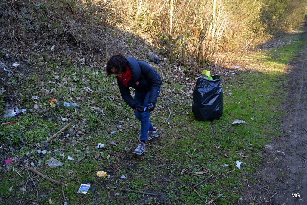 La première démarche écocitoyenne entreprise dans le Cavalier d'Azincourt à Aniche le 17 février 2018.