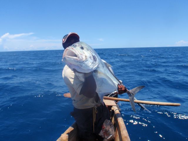 descente sur Itampolo en pirogue destination pêche en pays vezos