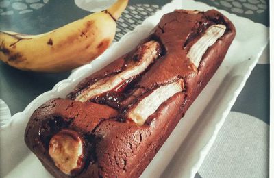 Gâteau au chocolat et bananes