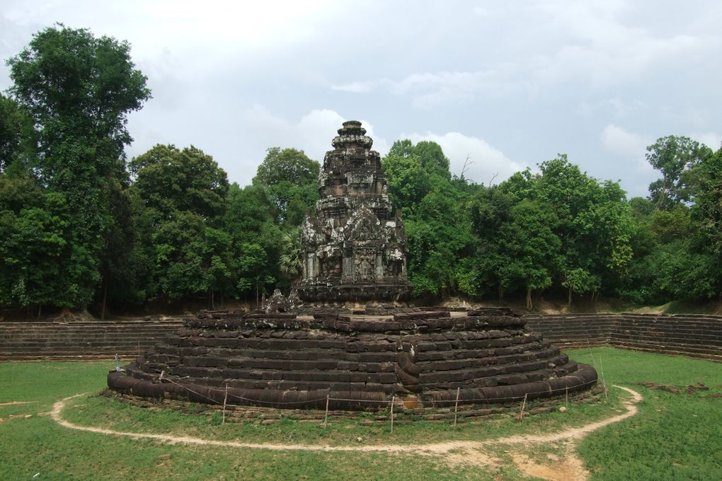 Quelques photos pour découvrir la magnifique région de Siem Reap et ses célèbres temples d'Anglor.
Photos de Mai 2009