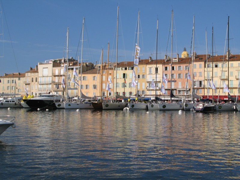 La rentrée se prépare cet été aussi à Saint Tropez avant fin septembre à l'hôtel Atala à Paris