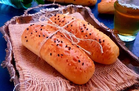 Petits pains  fourrés aux saucisses de poulet aux herbes 