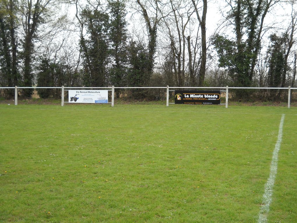 06/04/2013, Poses des Premiers panneaux publicitaires autour du stade