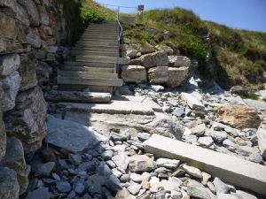 Deux géants qui ont peut être inspiré ceux des Flandres, l'escalier (démoli) et la playa de las catedrales.