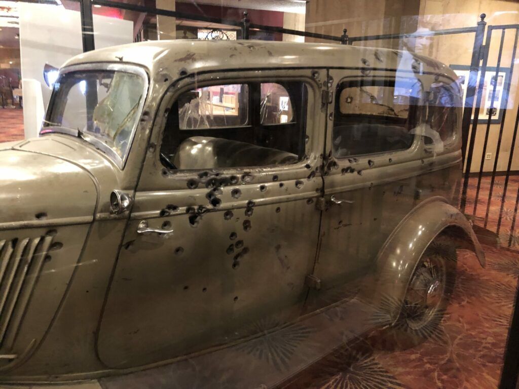 Ford V8 Voiture de Bonnie et Clyde  à Whiskey Pete's casino de Elko, Nevada, USA