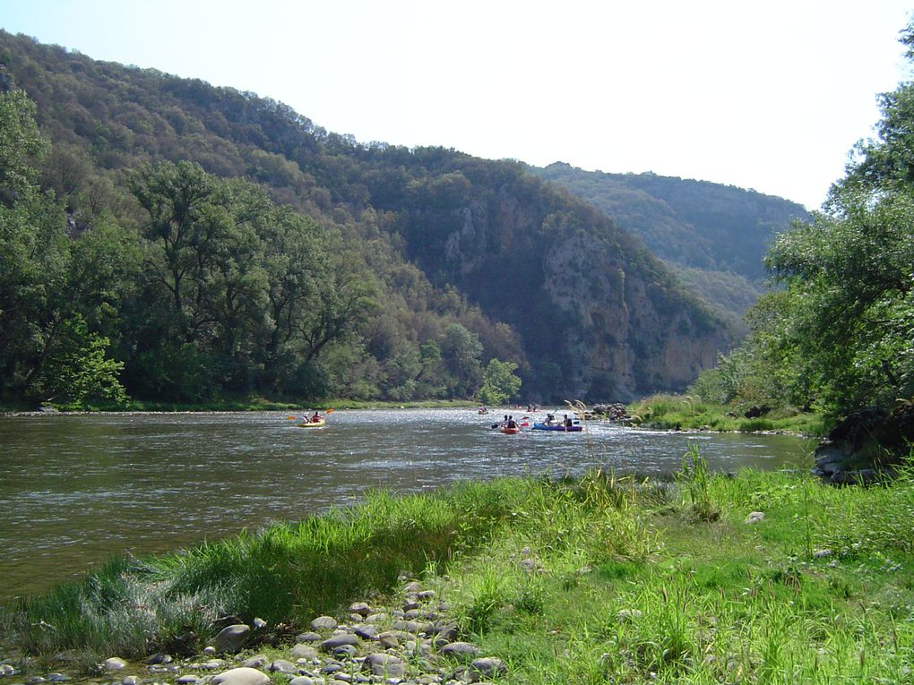 Descente des gorges de l'Ardèche à VALLON PONT D'ARC