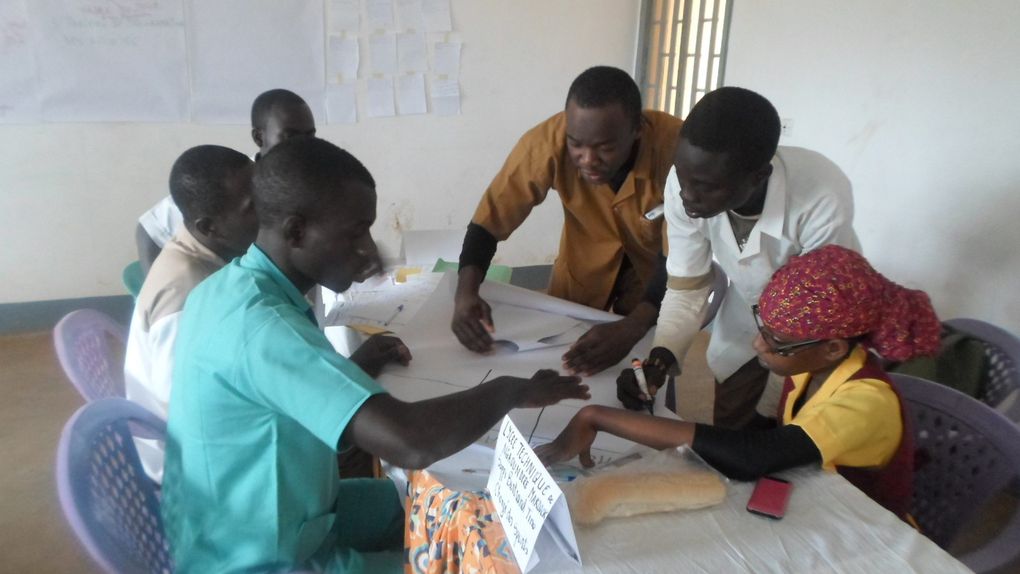 Formation en gestion, des coopératives scolaires. Etaient concernés les membres des coopératives scolaires,présidents des clubs...