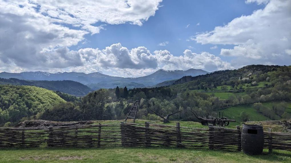 Classe de découvertes : JOUR 4 : en route pour le Château de Murol et lac Pavin