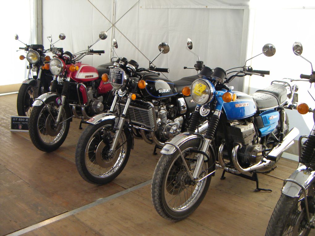 Les coupes moto légende ont eu lieu le week-end du 30 et 31 Mai 2009.
Voiçi 2 albums photo concernant un panache de motos de 1900 à 1990.QUE DU BONHEUR!
Félicitations à toute l'équipe de MOTO LEGENDE.Cliquez sur les 2 albums photos.VINCENTEAM