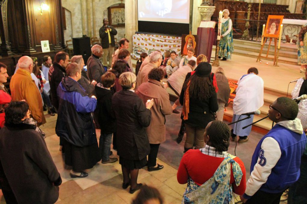 Un moment formidable de rencontre , de prière et d'échange entre les paroissiens de la ville d'EU et la troupe du GOSPEL qui s'est enrichie ce jour-là des enfants du KT avec leurs parents et animateurs ....