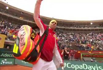 Vidéo - Davis Cup - L'entrée sur le court de notre champion...et extrait du match gagnant !