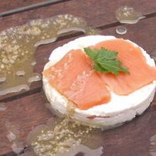 Carpaccio de saumon et chèvre frais aux noix