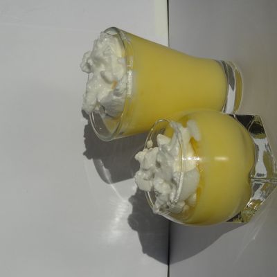 Petites crèmes au citron meringuées