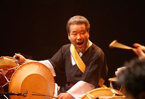 kim duk-soo, un musicien sud-coréen, l'un des représentants de la musique traditionnelle de corée du sud