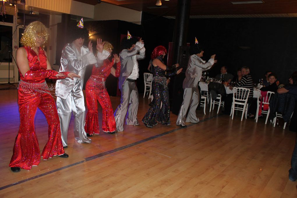 Réveillon animé par la troupe de Danse Project au restaurant Ô Plaisirs des Berges à Libourne