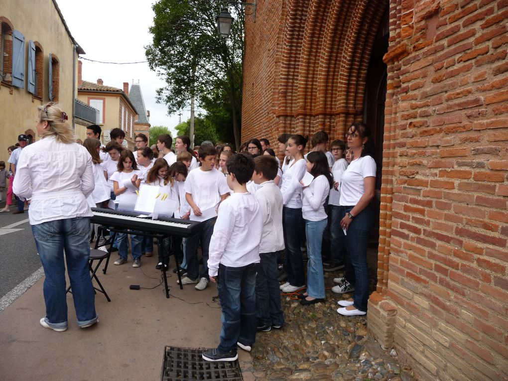 Nuit et brouillard de J.Ferrat par la chorale et les 3°4 de Mme Laporte.