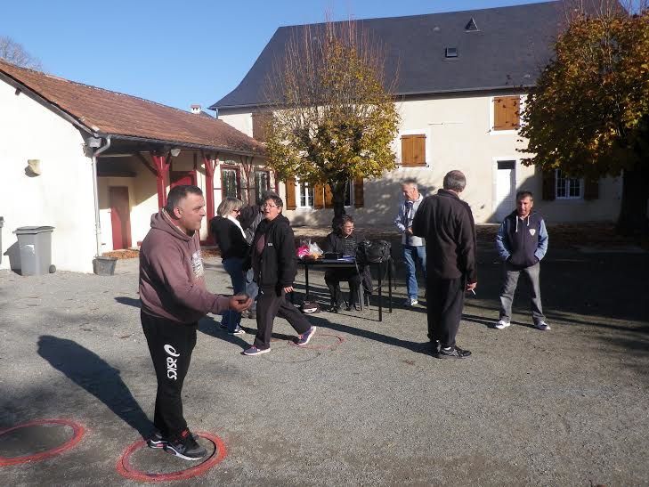 AL ARTIX PETANQUE RECOLTE 183 EURO POUR LE TELETHON 2016